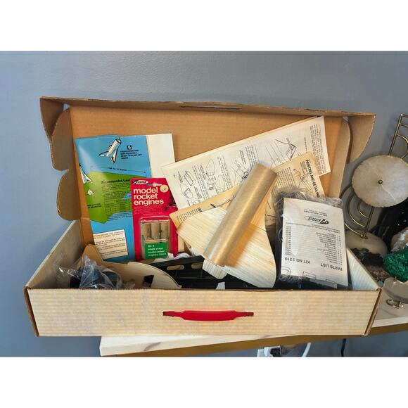 Estes Model Rocketry Starter Kit Range Operations Box Nearly Complete w/ Engines - Picture 2 of 8